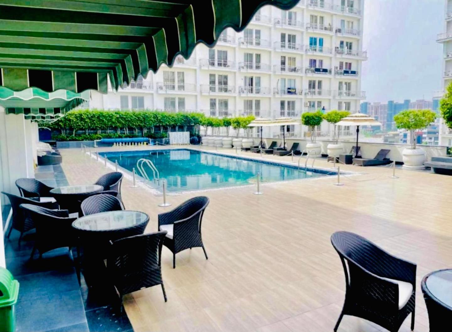Dolphin Inn & Suites Manhattan Lucknow Exterior foto